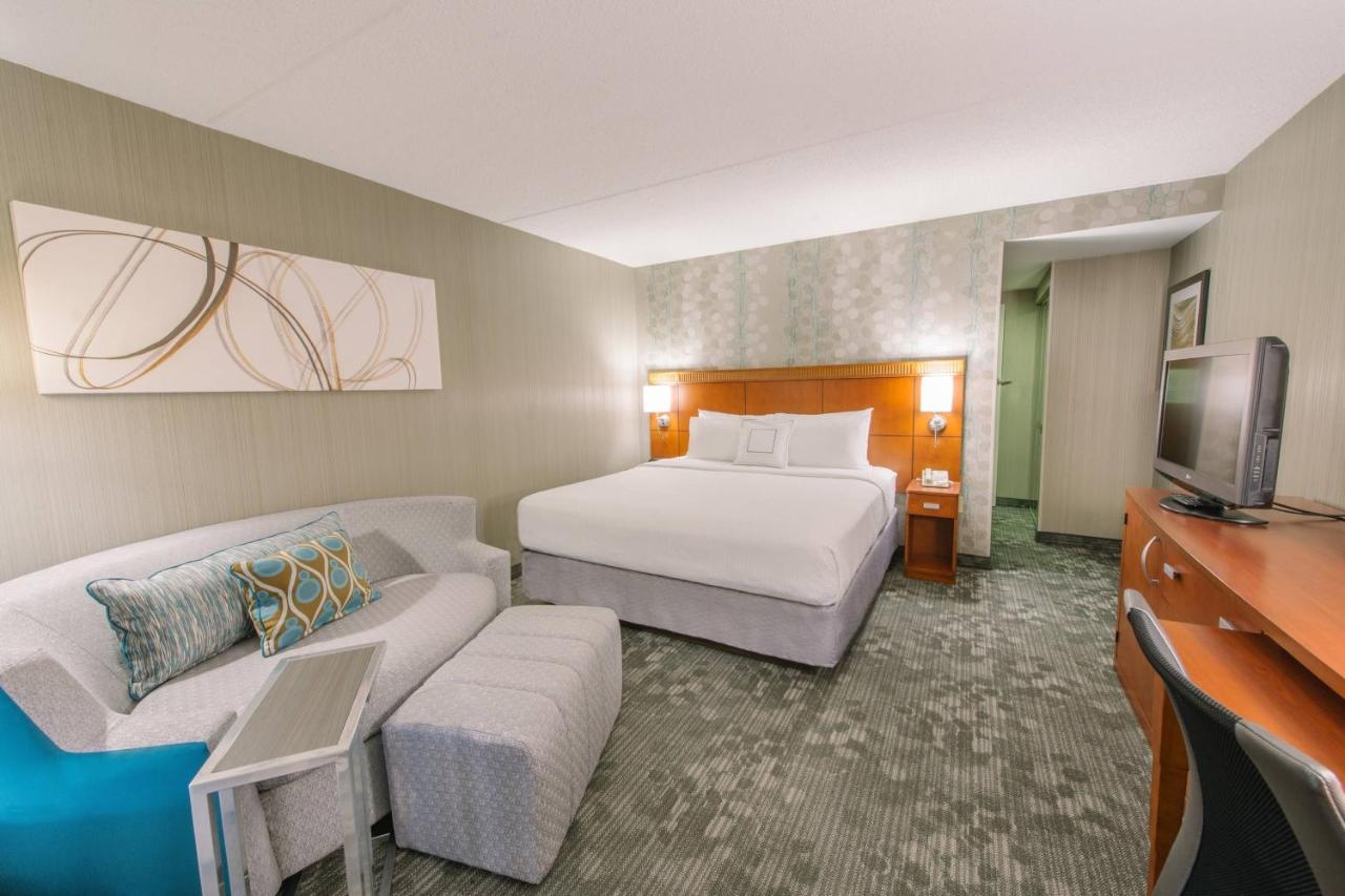King Room at Courtyard by Marriott Nashua