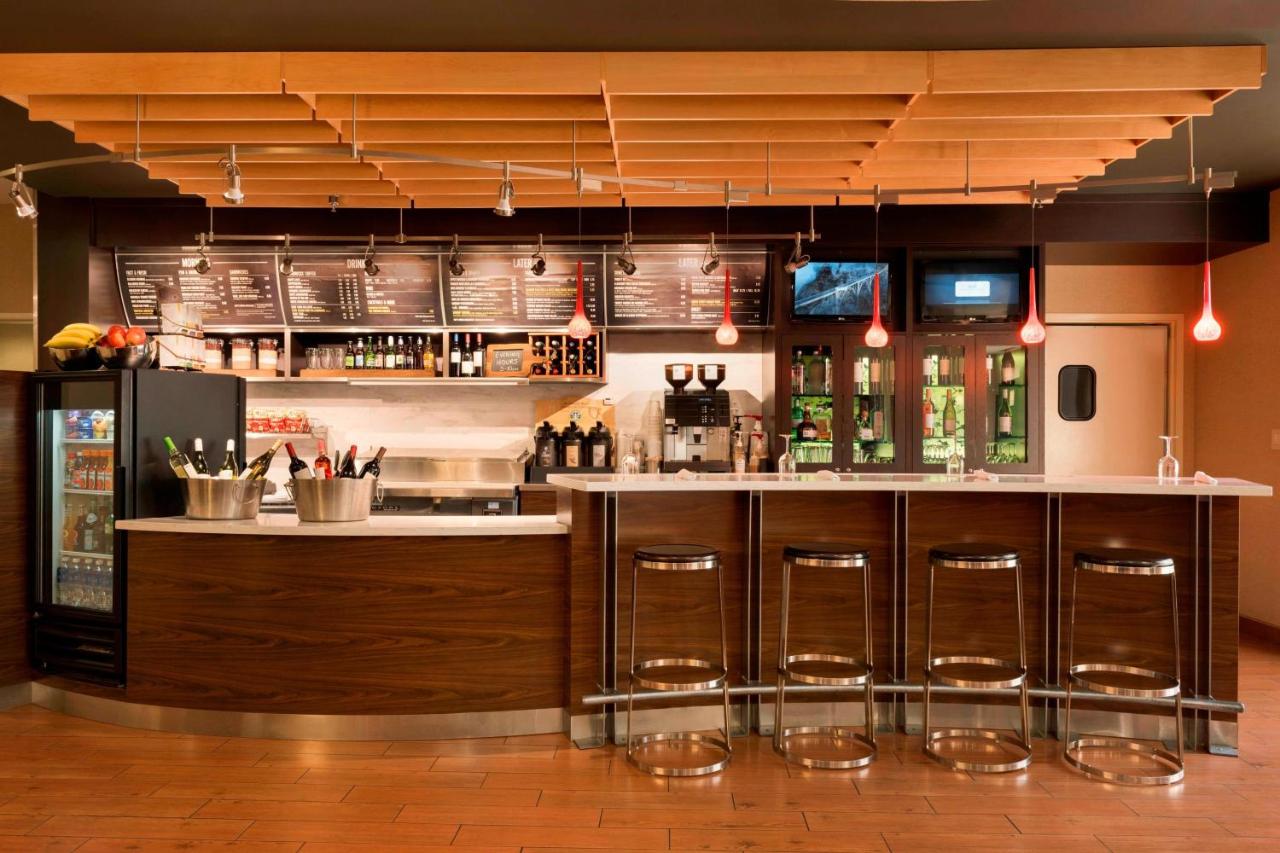 | Courtyard by Marriott Peoria