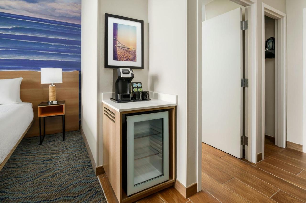 Queen Room with Two Queen Beds, Intercoastal View at Courtyard by Marriott Oceanside Fort Lauderdale Beach