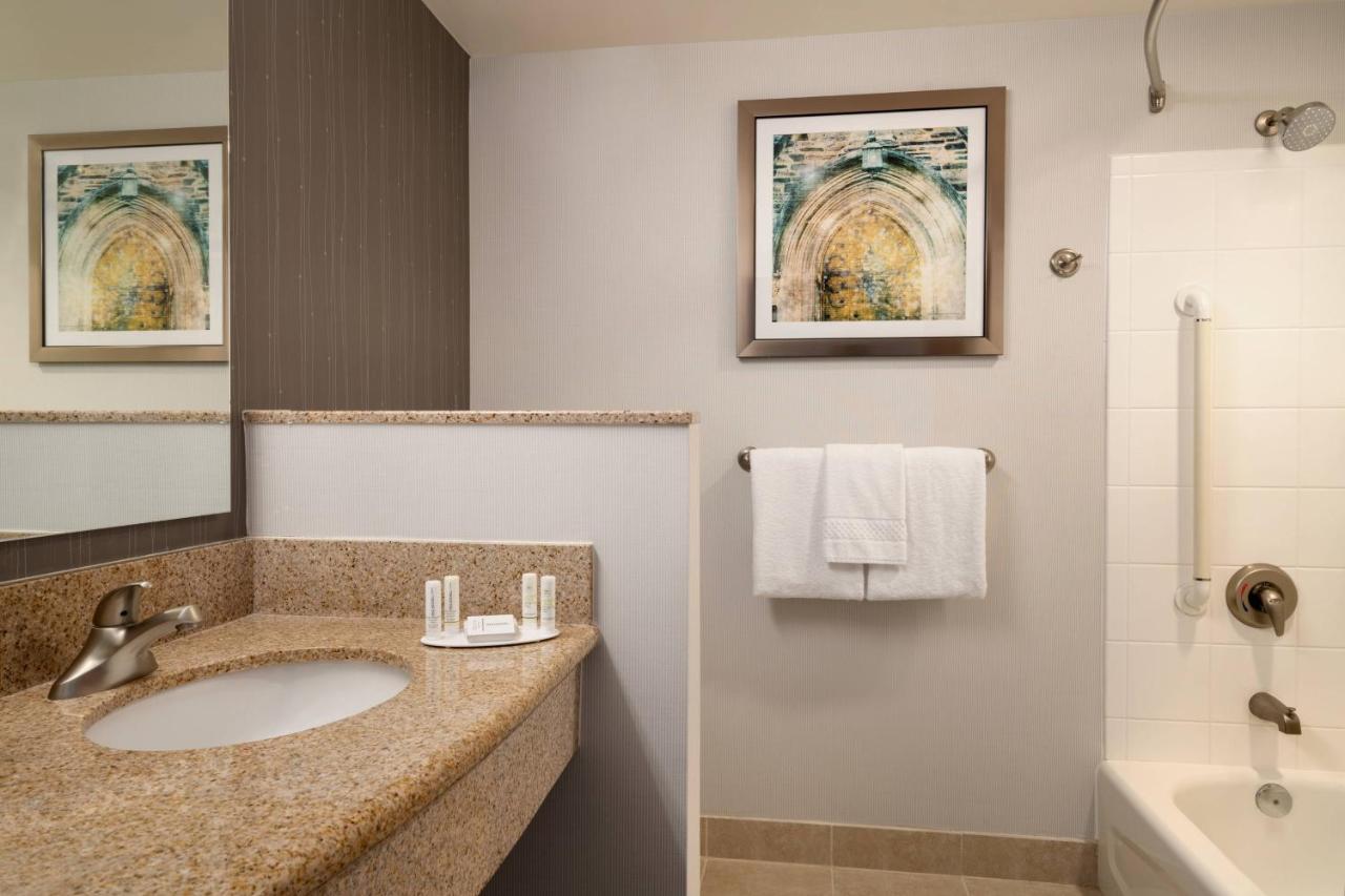 | Courtyard Ewing Hopewell