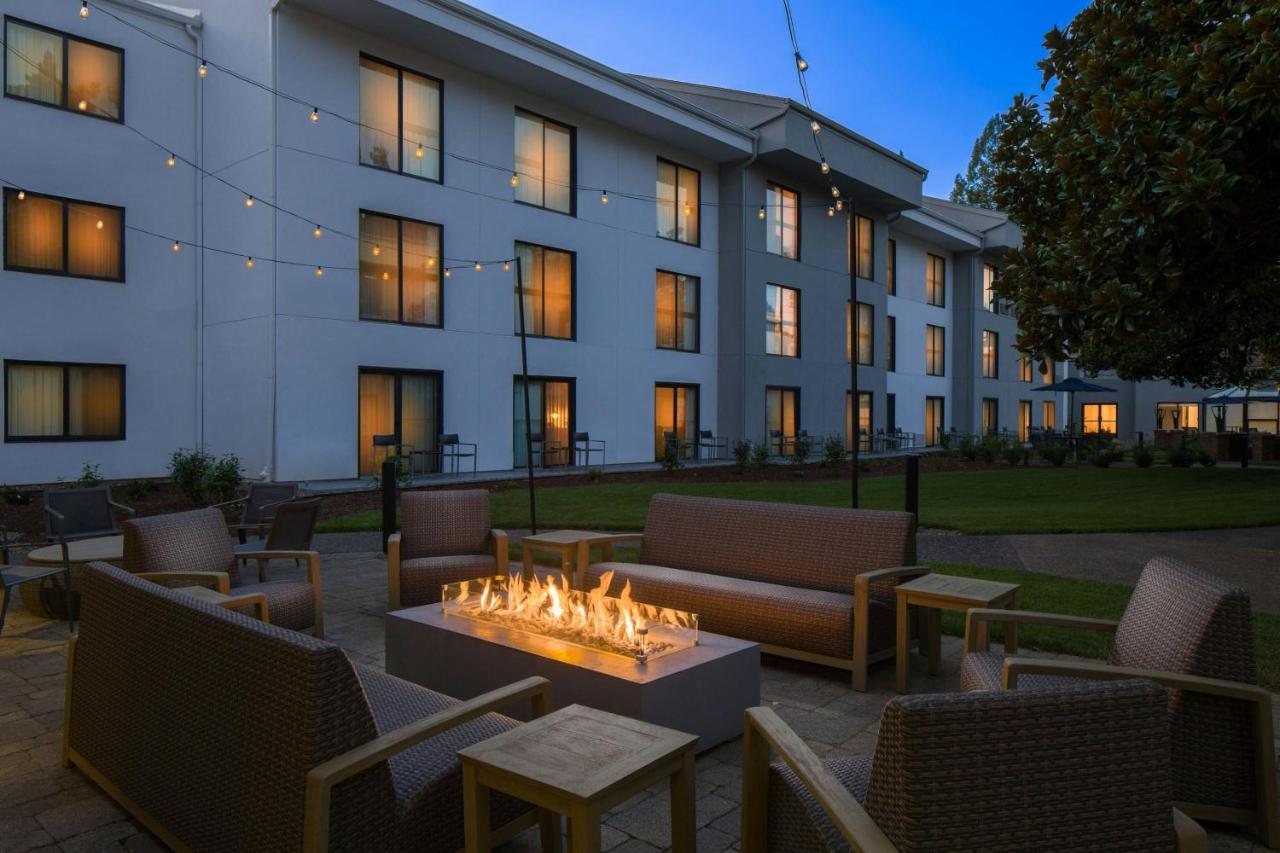 | Courtyard by Marriott Portland Beaverton