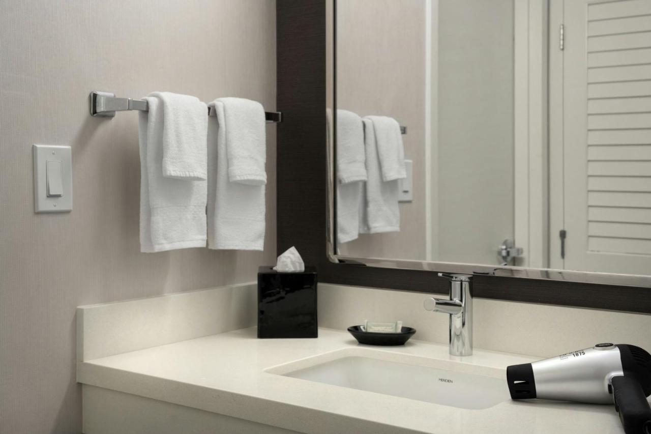 | Courtyard by Marriott Portland Beaverton