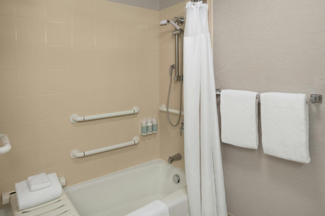 | Courtyard by Marriott Portland Beaverton