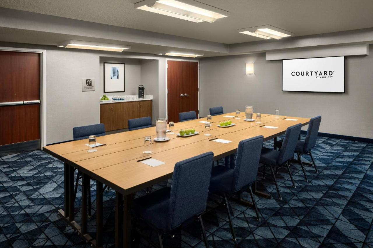 | Courtyard by Marriott Portland Beaverton