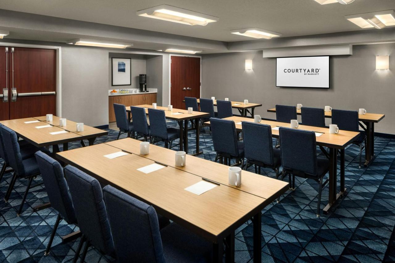 | Courtyard by Marriott Portland Beaverton