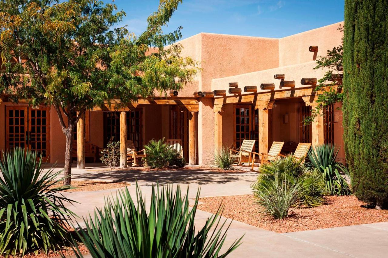| Courtyard Page at Lake Powell