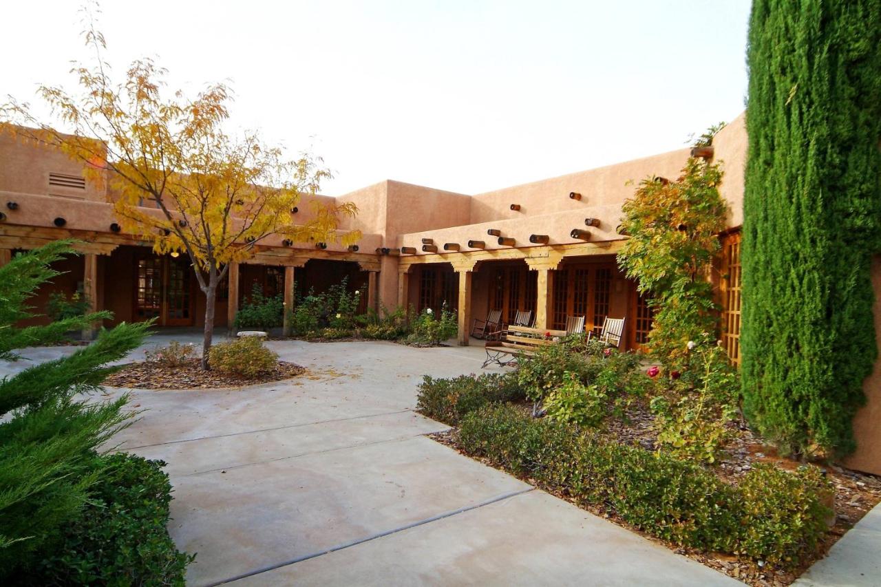 | Courtyard Page at Lake Powell
