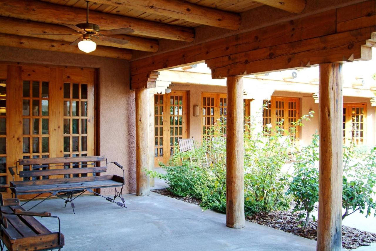 | Courtyard Page at Lake Powell