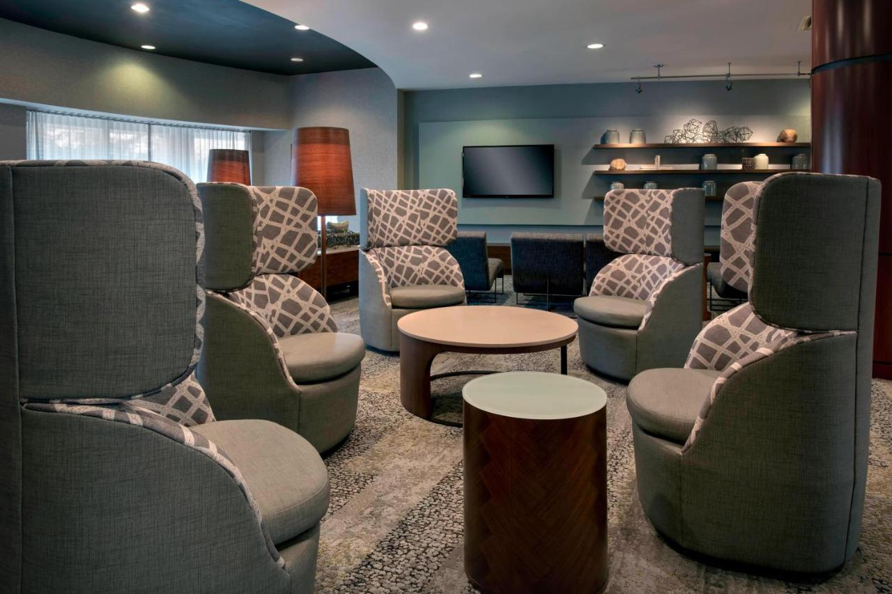 | Courtyard by Marriott Lebanon