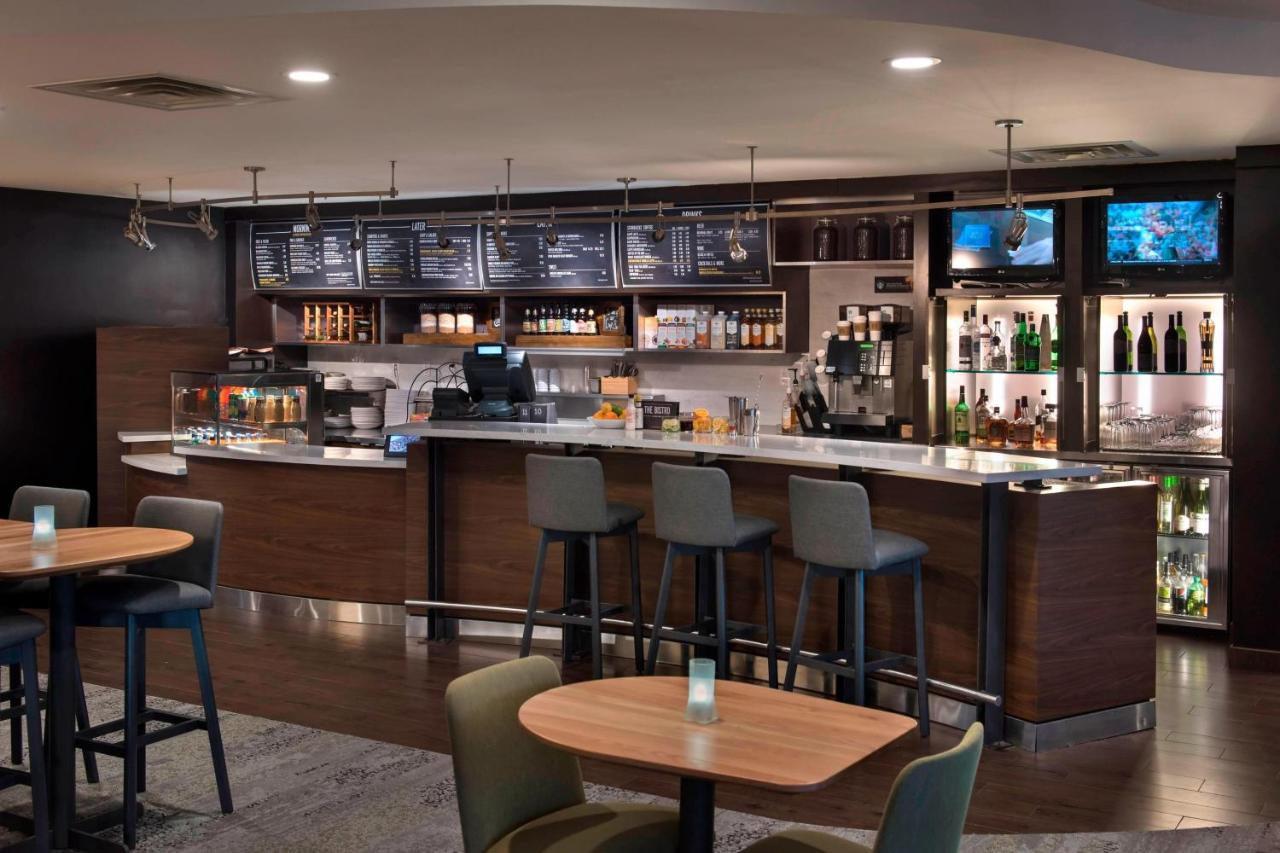 | Courtyard by Marriott Lebanon