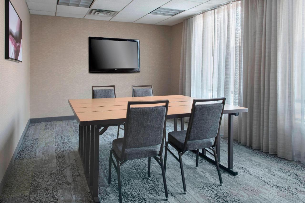 | Courtyard by Marriott Lebanon