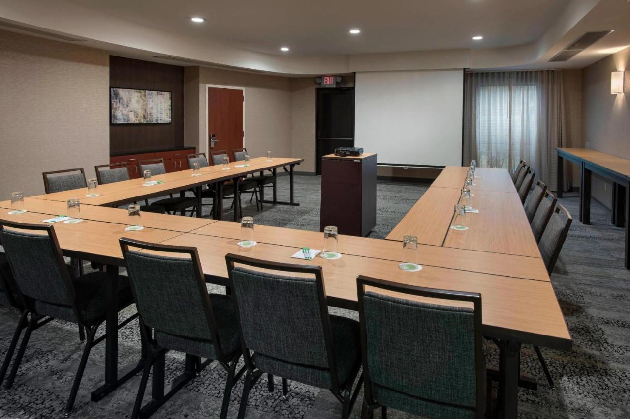 | Courtyard by Marriott Lebanon
