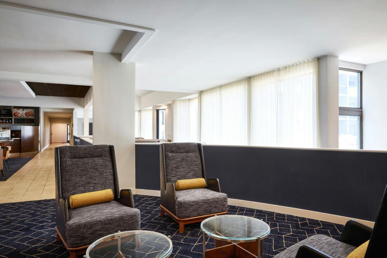 | Courtyard by Marriott St Louis Westport Plaza