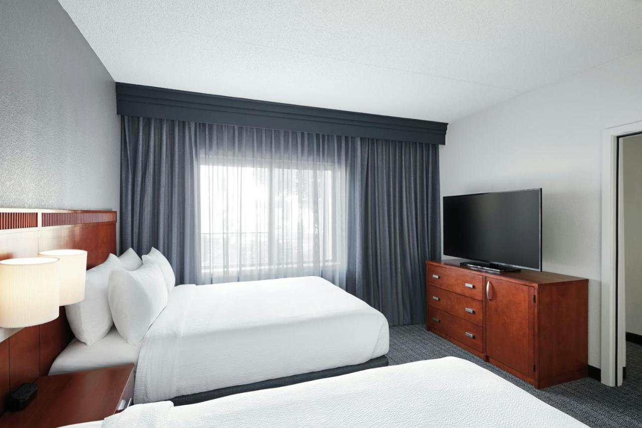 | Courtyard by Marriott St Louis Westport Plaza