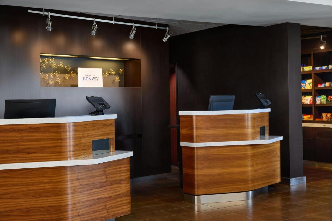 | Courtyard by Marriott St Louis Westport Plaza