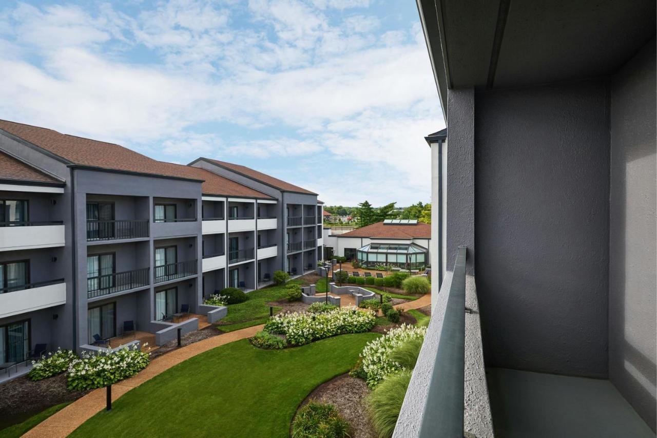| Courtyard by Marriott St Louis Westport Plaza