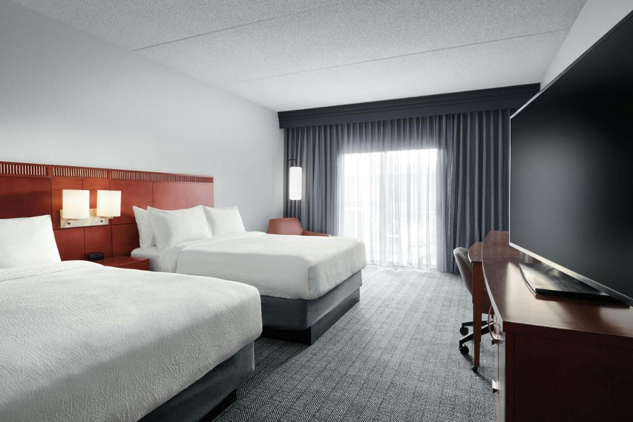 | Courtyard by Marriott St Louis Westport Plaza