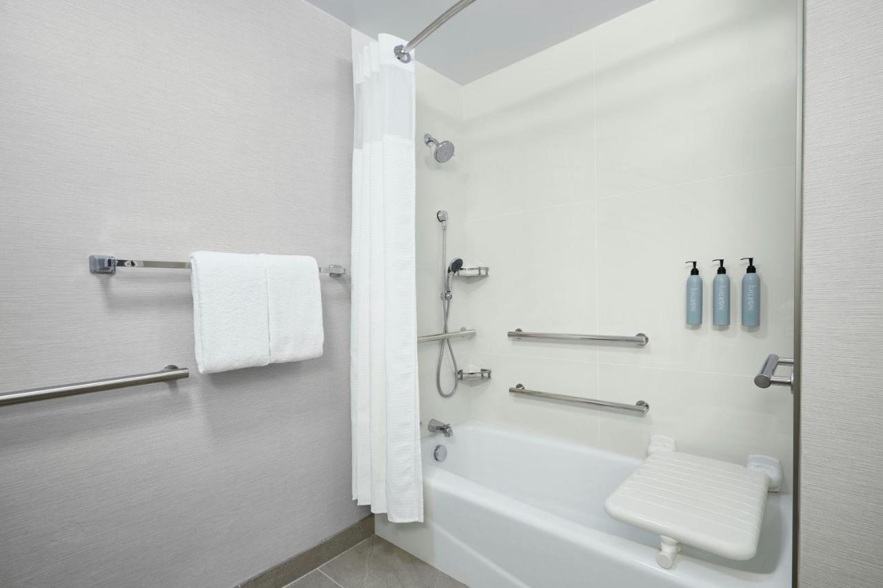 | Courtyard by Marriott St Louis Westport Plaza