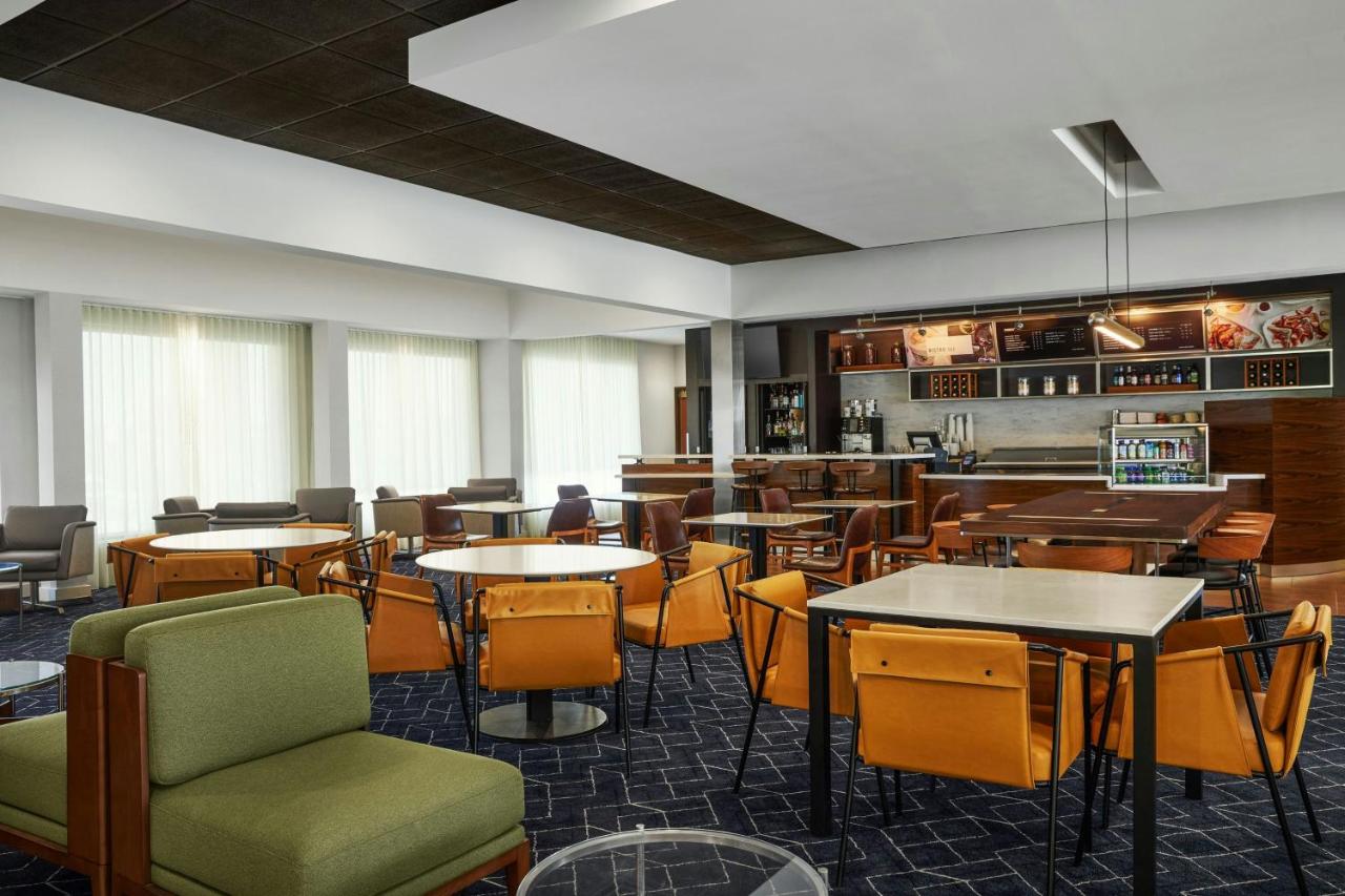| Courtyard by Marriott St Louis Westport Plaza
