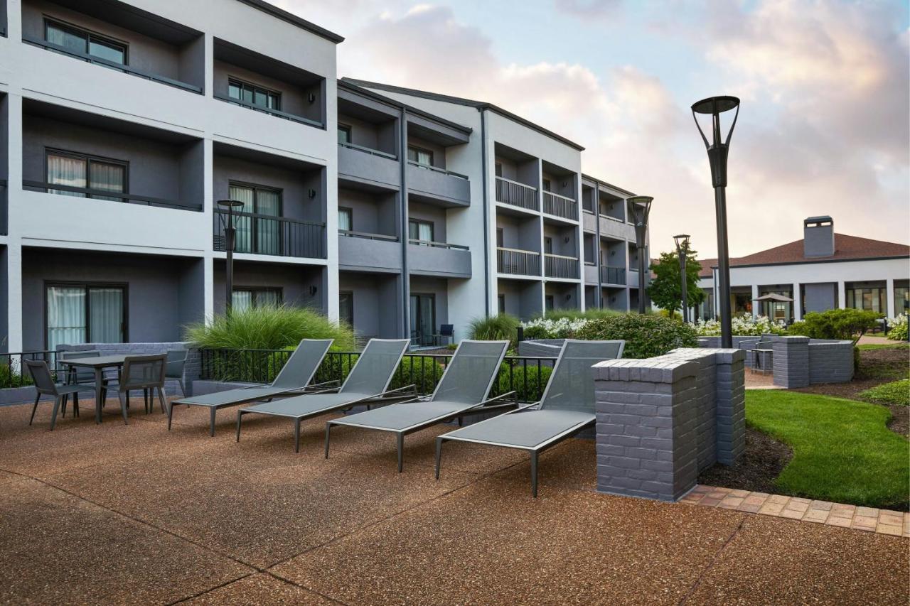 | Courtyard by Marriott St Louis Westport Plaza