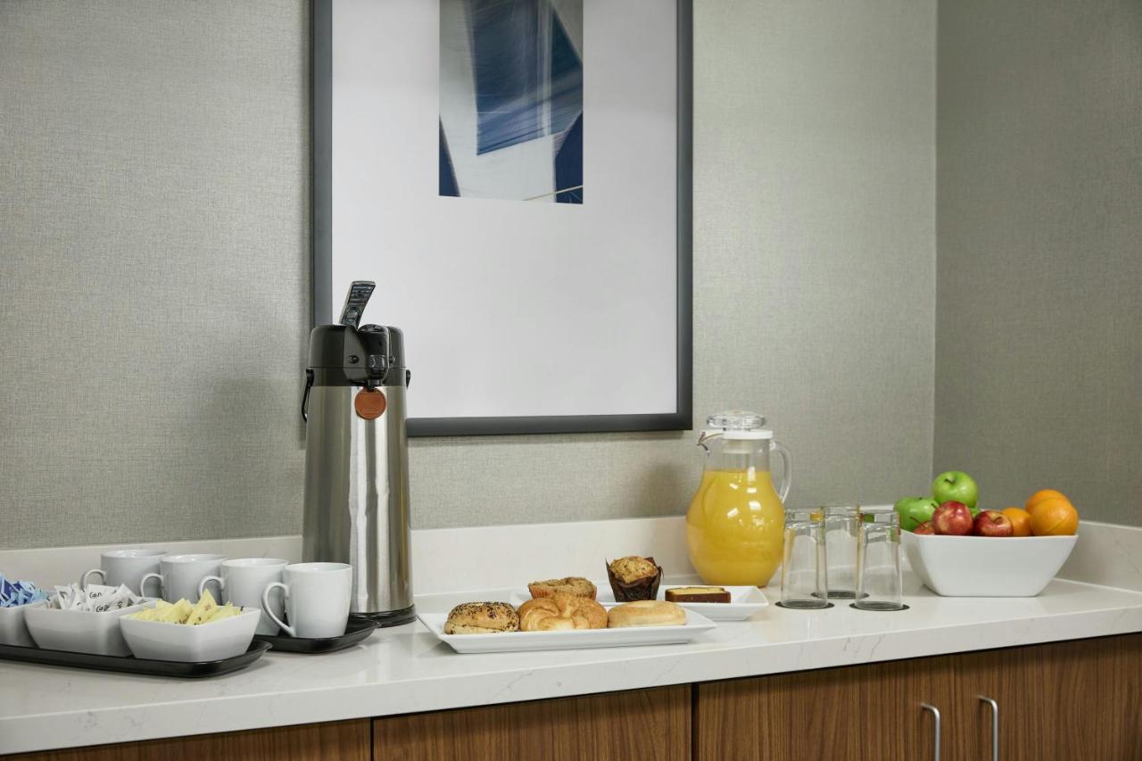 | Courtyard by Marriott St Louis Westport Plaza
