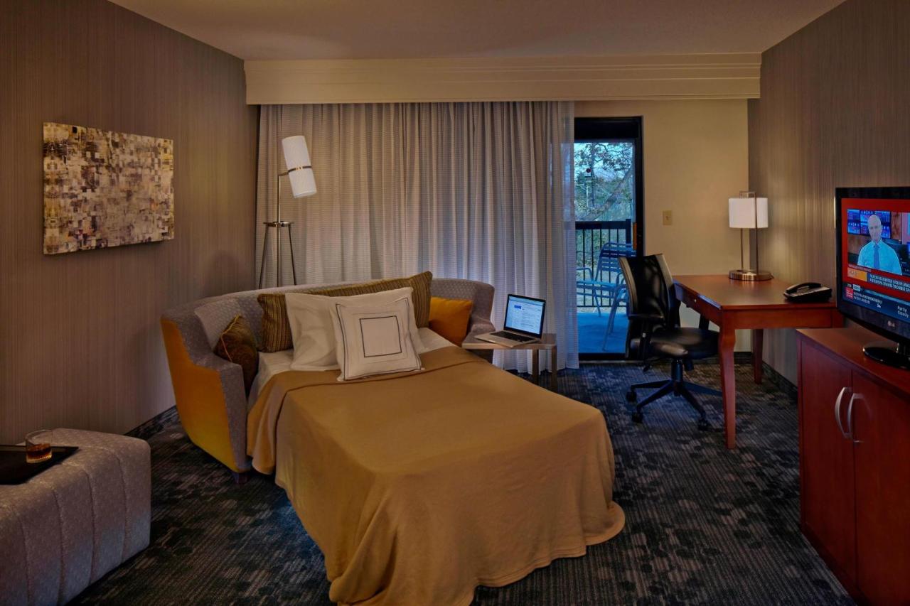 | Courtyard Providence Warwick