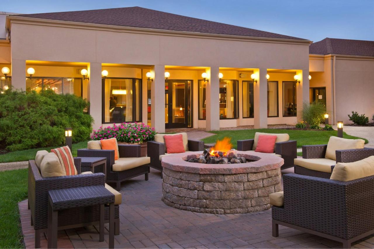 | Courtyard by Marriott Mt. Laurel