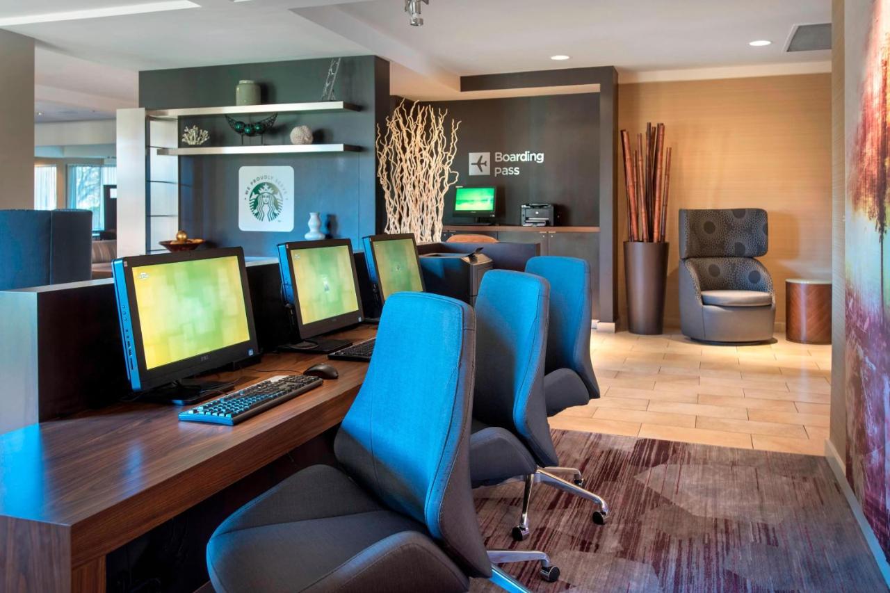 | Courtyard by Marriott Mt. Laurel