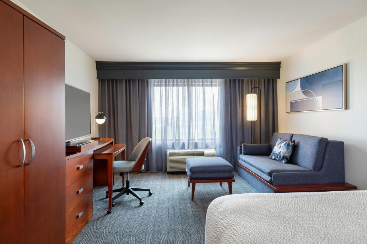 | Courtyard by Marriott Madison West Middleton