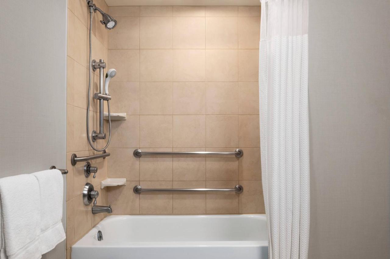 | Courtyard by Marriott Madison West Middleton