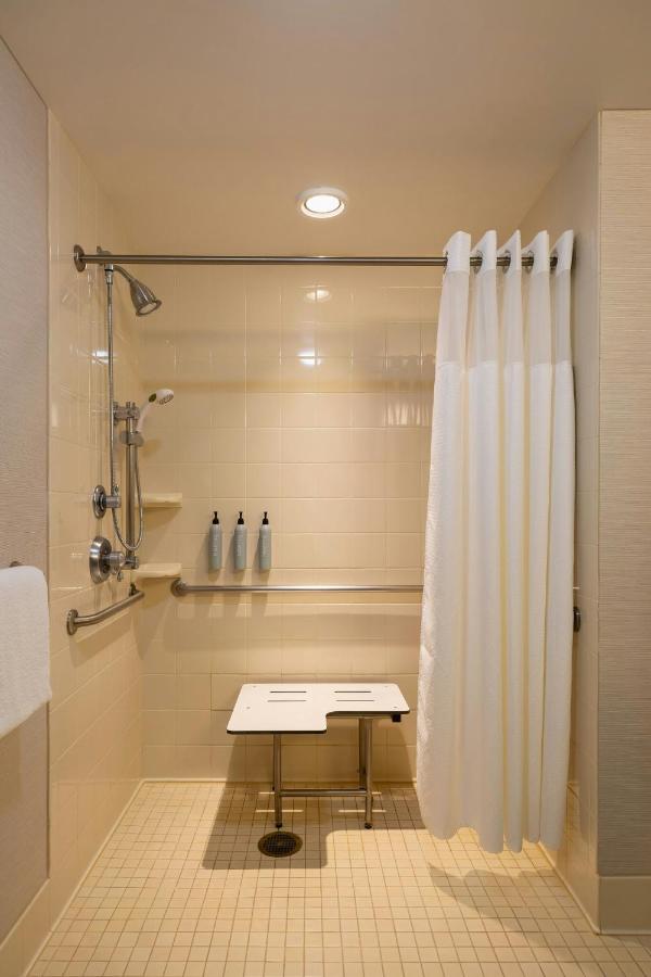| Courtyard by Marriott Madison West Middleton