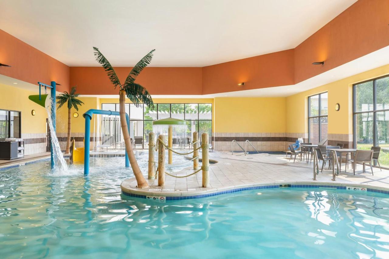 | Courtyard by Marriott Madison West Middleton
