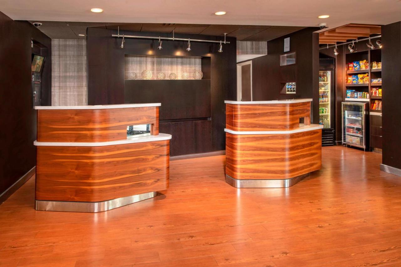 | Courtyard by Marriott Rockville