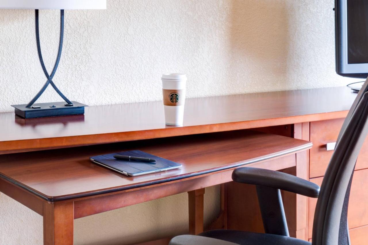 | Courtyard by Marriott Rockville