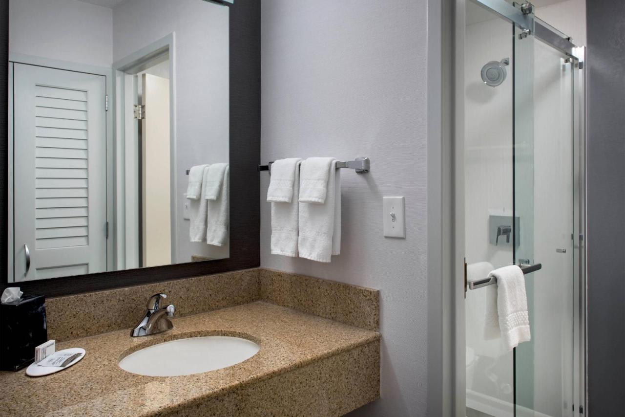 | Courtyard by Marriott Rockville