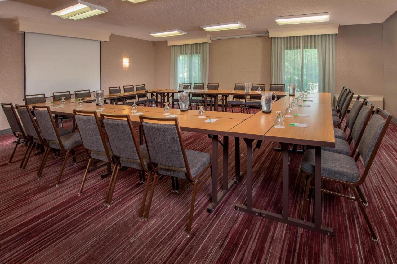 | Courtyard by Marriott Rockville