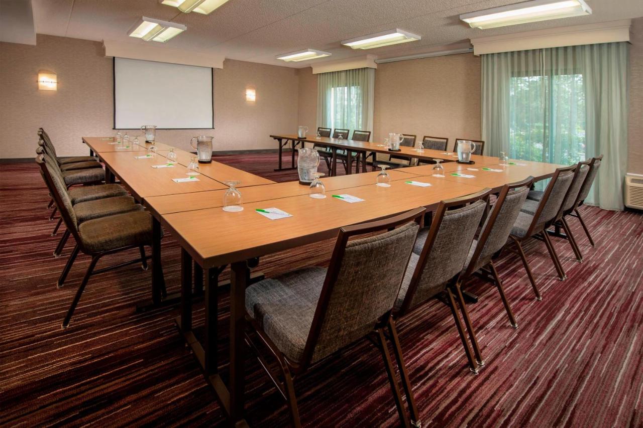 | Courtyard by Marriott Rockville