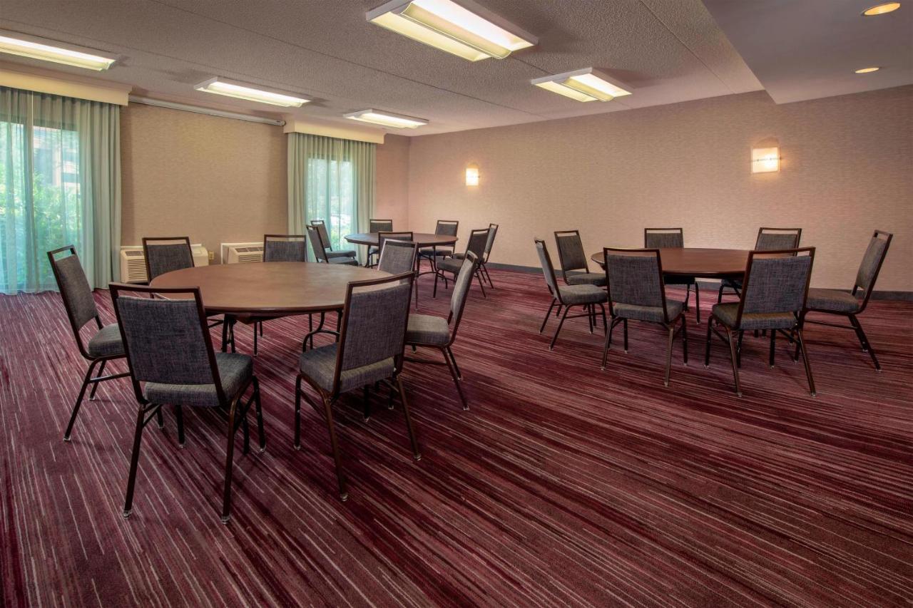 | Courtyard by Marriott Rockville
