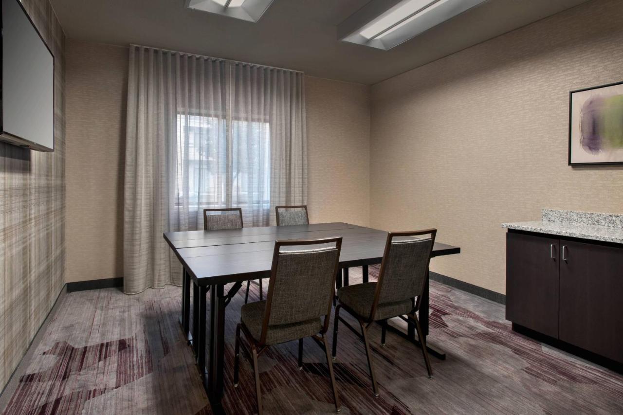 | Courtyard by Marriott Rockville