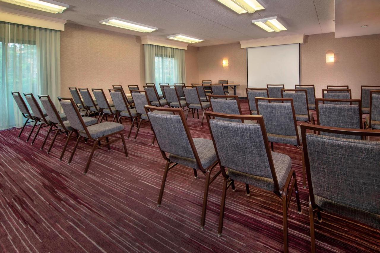 | Courtyard by Marriott Rockville