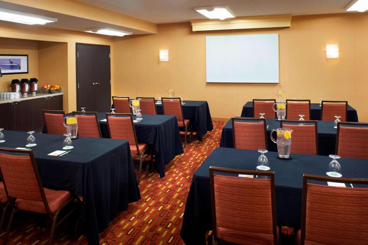 | Courtyard by Marriott Toledo Airport Holland
