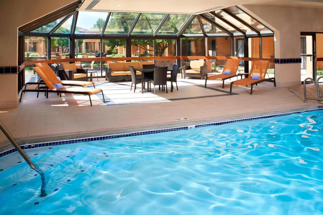 | Courtyard by Marriott Toledo Airport Holland