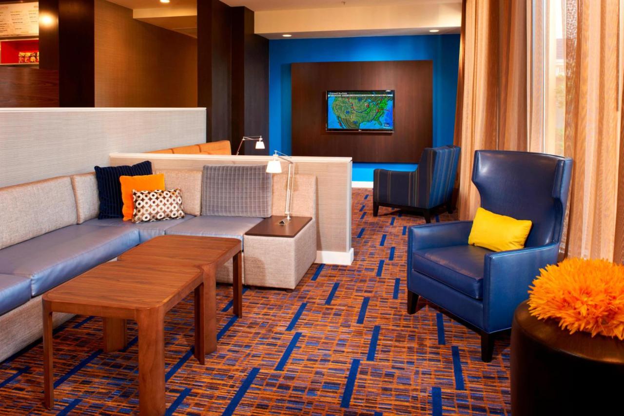 | Courtyard by Marriott Rockford