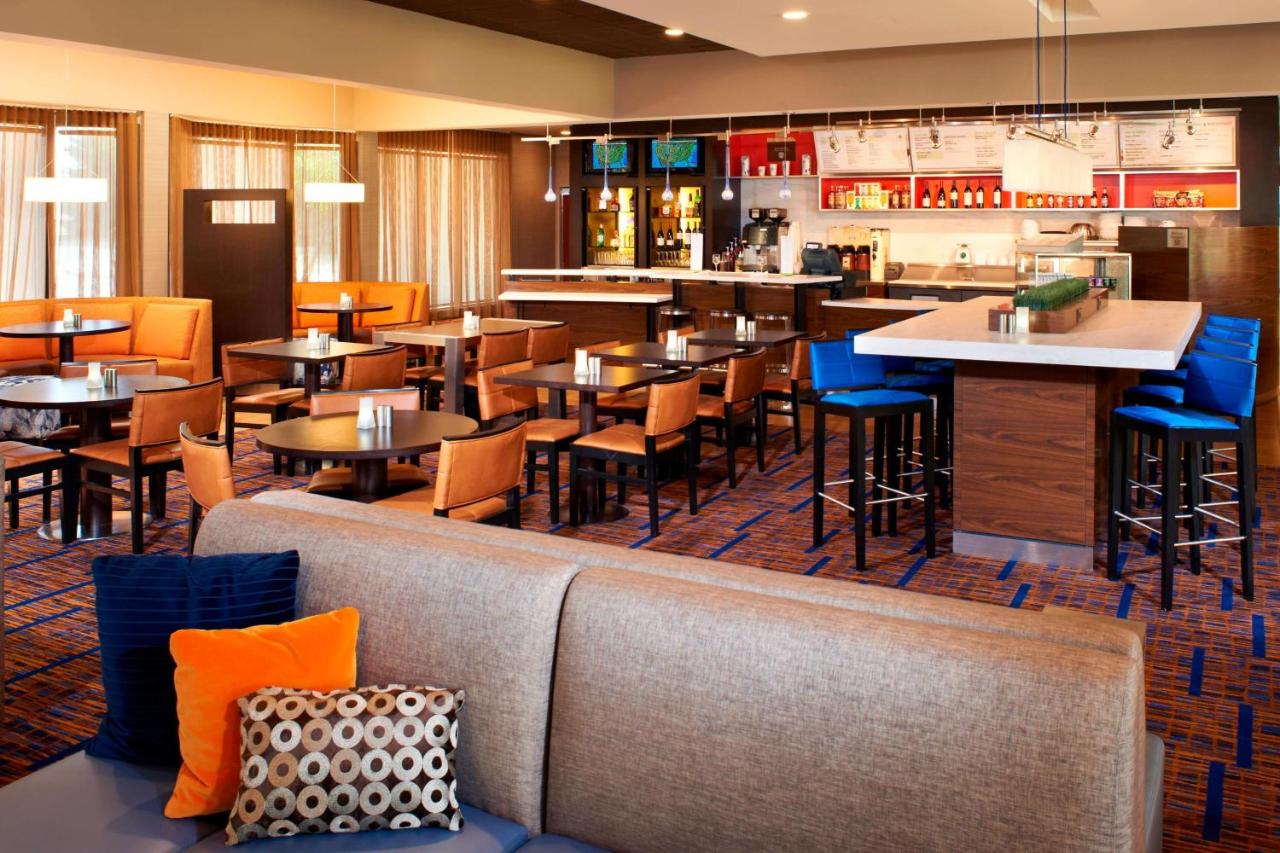 | Courtyard by Marriott Rockford