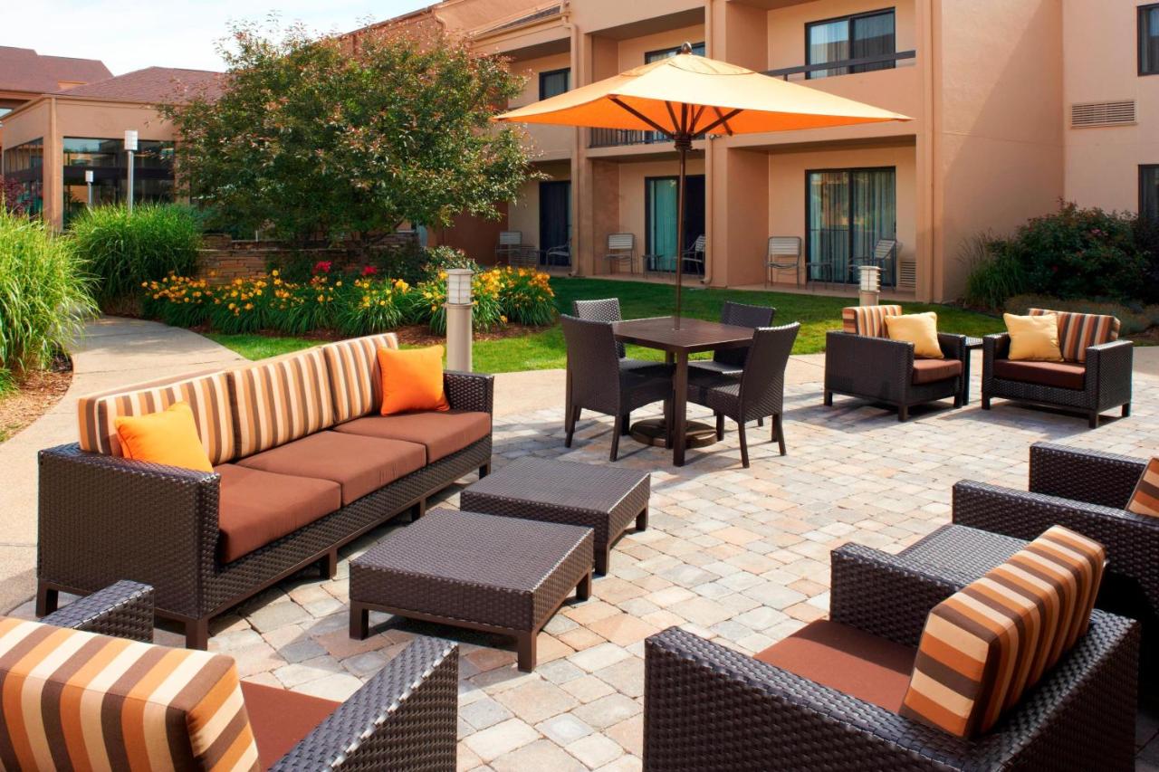 | Courtyard by Marriott Rockford