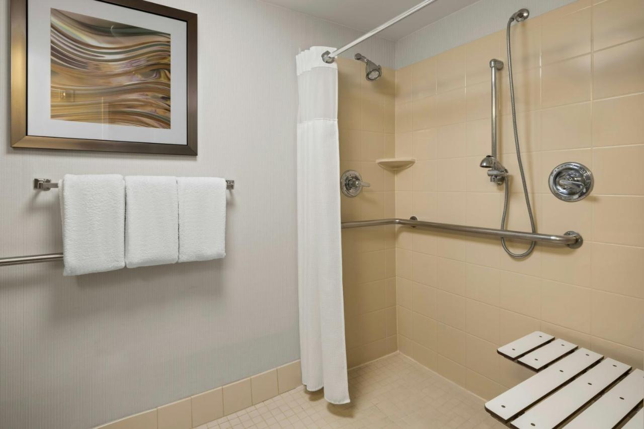 | Courtyard by Marriott Rockford