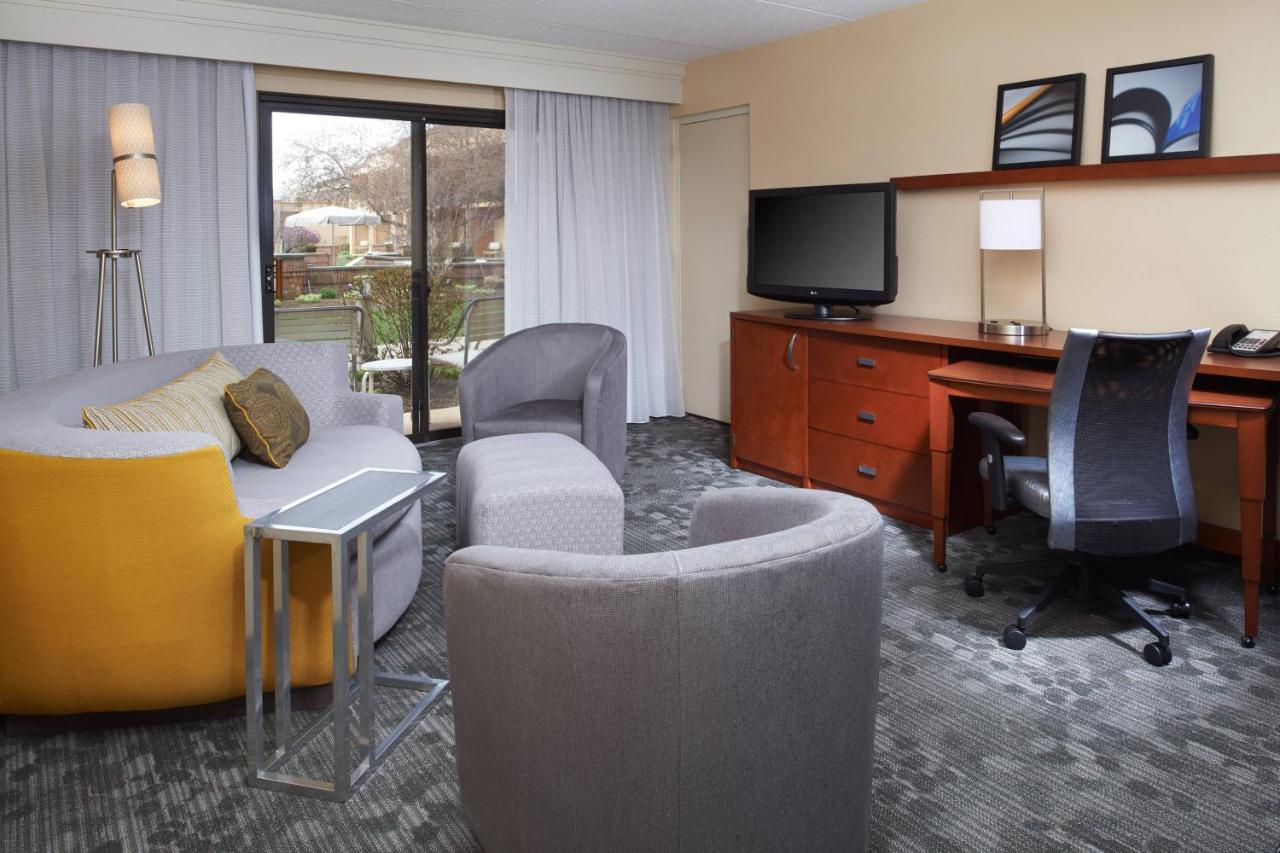 | Courtyard by Marriott Rockford