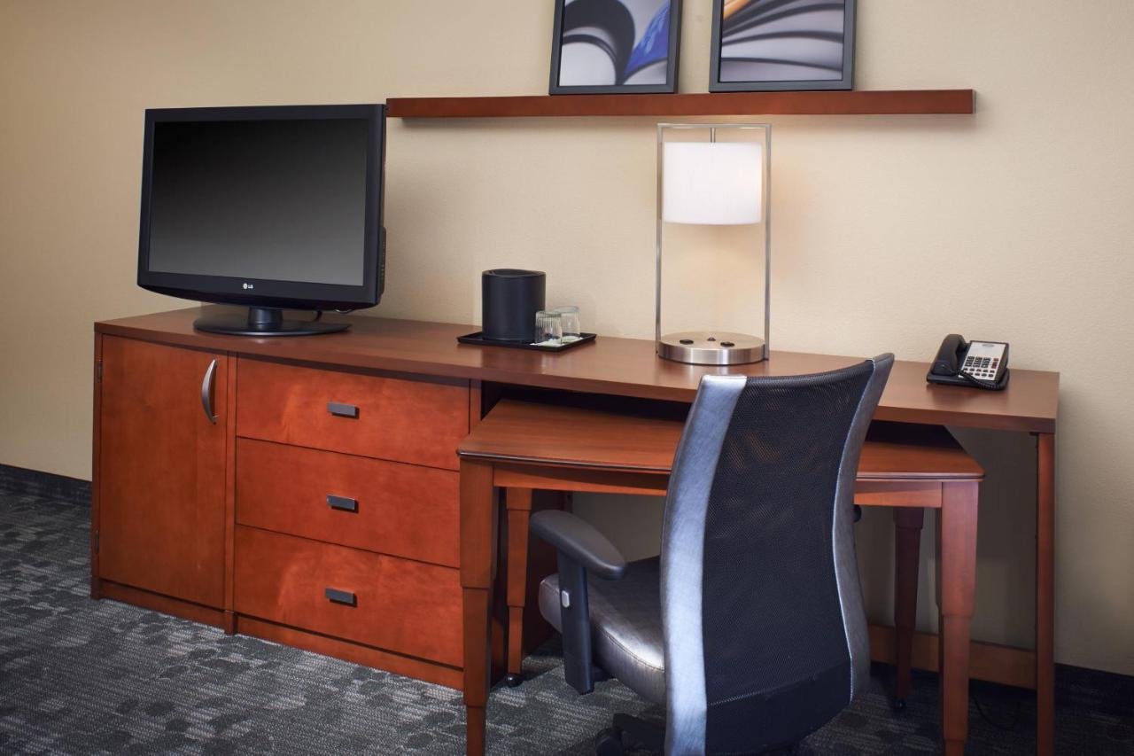 | Courtyard by Marriott Rockford