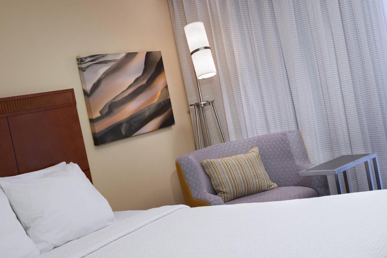 | Courtyard by Marriott Rockford