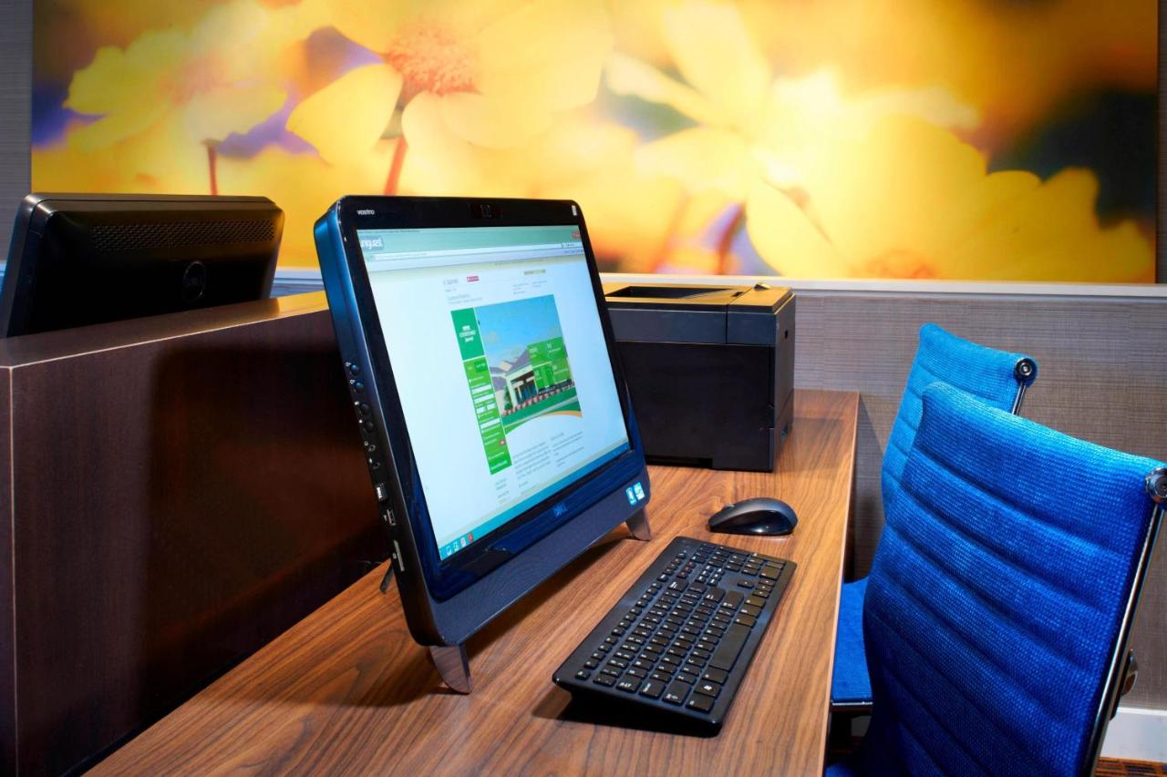 | Courtyard by Marriott Rockford